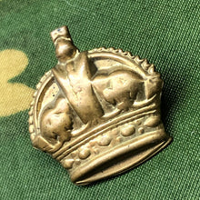 Lade das Bild in den Galerie-Viewer, Original WW1/WW2 British Army Rank Crown - The Militaria Shop