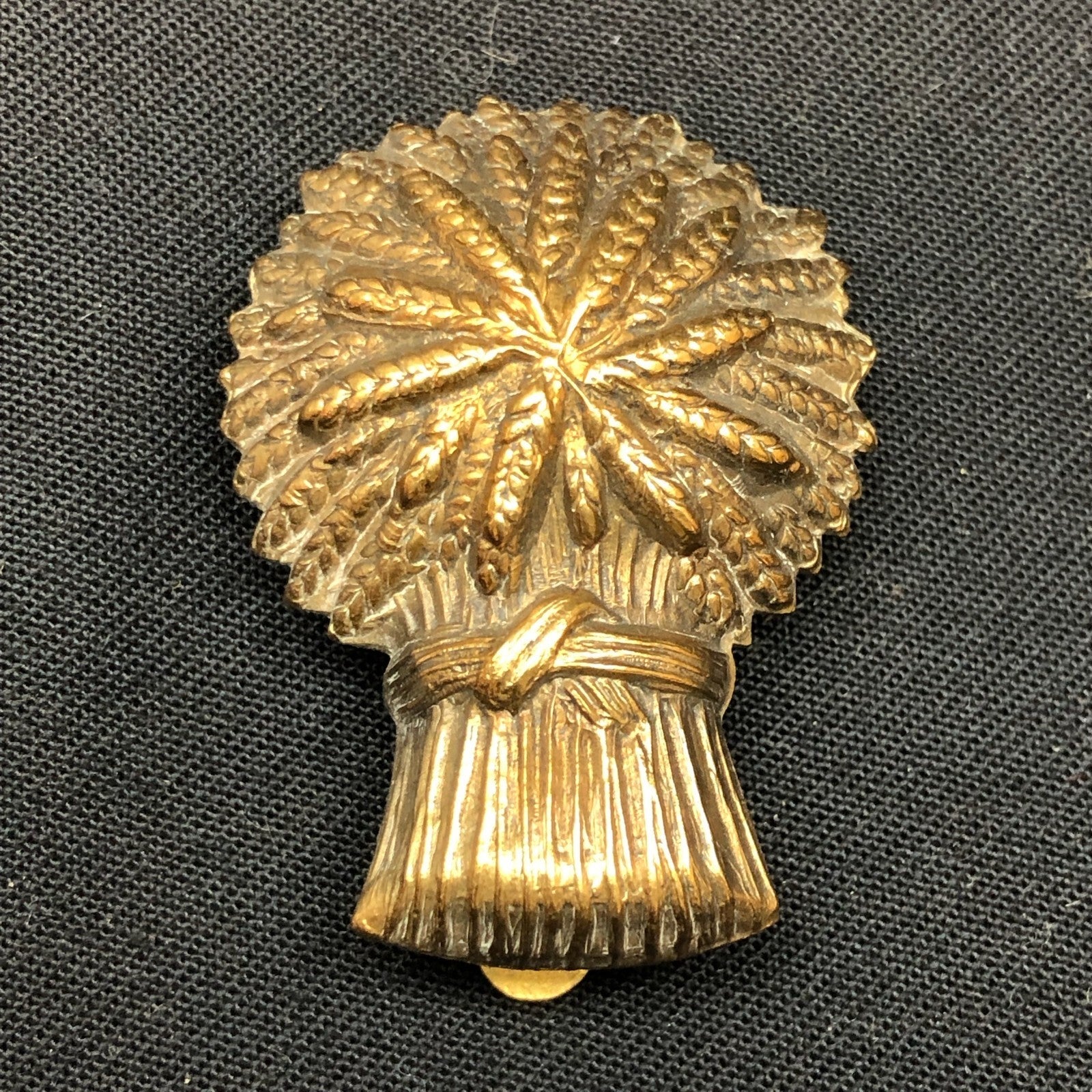 Genuine WW2 British Army Brass Cap Badge - Royal Artillery - The Militaria Shop