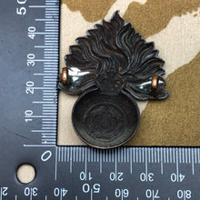 Load image into Gallery viewer, Original WW1 British Army Officers Bronze Royal Fusiliers Cap Badge - The Militaria Shop