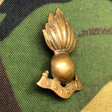 Charger l'image dans la galerie, Original WW2 British Army Collar Badge - Royal Artillery - The Militaria Shop