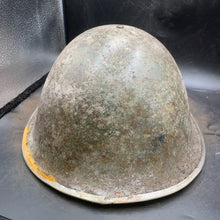 Lade das Bild in den Galerie-Viewer, Original WW2 British/Canadian Army Mk3 Turtle Combat Helmet - The Militaria Shop