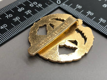 Load image into Gallery viewer, Vintage Kuwait Armed Forces Cap Badge - The Militaria Shop