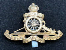 Charger l'image dans la galerie, Original WW1 British Army Royal Artillery Cap Badge - The Militaria Shop