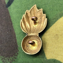 Charger l'image dans la galerie, Original WW1 British Army Collar Badge - South African Artillery - The Militaria Shop