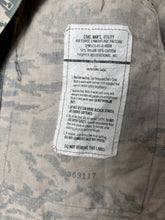 Charger l'image dans la galerie, Surplus US Air Force UCP Uniform Jacket 36R - The Militaria Shop