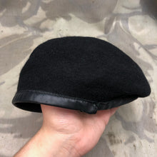 Lade das Bild in den Galerie-Viewer, Genuine British Army Forces Beret - RTR Royal Tank Regiment - Size 56 - The Militaria Shop