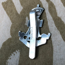 Load image into Gallery viewer, Original British Army Cap Badge - Green Howards - The Militaria Shop