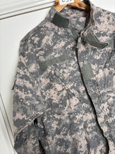 Charger l'image dans la galerie, Surplus US Army ACU Combat Uniform Jacket -Size Large-Short - The Militaria Shop