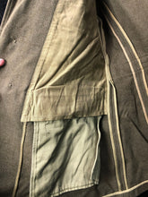 Lade das Bild in den Galerie-Viewer, Original WW2 US Army Class A Dress Jacket - Private Ryan Prop - 39" Long - The Militaria Shop