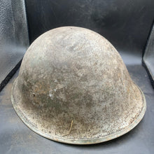 Charger l'image dans la galerie, Original WW2 British/Canadian Army Mk3 Turtle Combat Helmet - The Militaria Shop