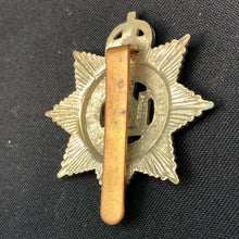 Lade das Bild in den Galerie-Viewer, Original British Army WW1 / WW2 The Devonshire Regiment Cap Badge - The Militaria Shop