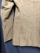 Lade das Bild in den Galerie-Viewer, British Army No.2 Women's Dress Uniform Jacket - Paratrooper - Size 170/92/72 - The Militaria Shop