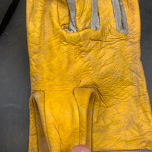 Charger l'image dans la galerie, Original WW2 Onwards British Army Pair of Welding Gloves - REME Issue - The Militaria Shop