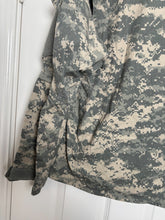 Charger l'image dans la galerie, Surplus US Army ACU Combat Uniform Jacket -Size Medium-Short - The Militaria Shop