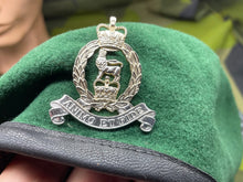Lade das Bild in den Galerie-Viewer, Original British Army Adjutant Generals Corps Beret with Badge - The Militaria Shop