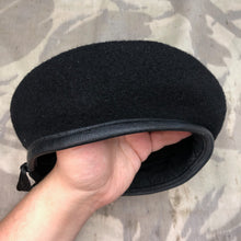 Lade das Bild in den Galerie-Viewer, Genuine British Army Forces Beret - RTR Royal Tank Regiment - Size 53 - The Militaria Shop