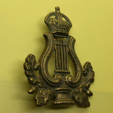 Load image into Gallery viewer, Original WW2 British Army Cap Badge - Bandsman Proficiency in Music - The Militaria Shop