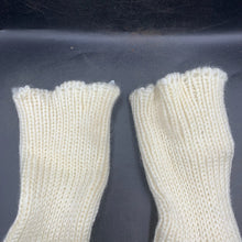 Lade das Bild in den Galerie-Viewer, British Army Issue Thick Cold Weather White Wool Wristlets Sleeves - The Militaria Shop