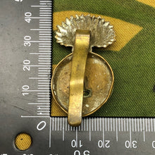 Lade das Bild in den Galerie-Viewer, Original WW1 British Cap Badge - Royal Welch Fusiliers - The Militaria Shop