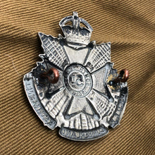 Load image into Gallery viewer, Original WW1 British Army 5th (Cumberland) Btn Border Regiment Cap Badge - The Militaria Shop