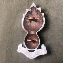 Load image into Gallery viewer, Original WW1 British Army Royal Engineers Cap Badge - The Militaria Shop