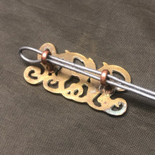 Lade das Bild in den Galerie-Viewer, Original WW1 British Army Royal Army Pay Corps RAPC Brass Shoulder Title - The Militaria Shop