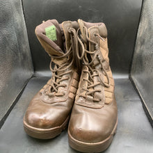Charger l'image dans la galerie, British Army Surplus Brown Leather Bates Male Combat Patrol Boots - Size UK 9 W - The Militaria Shop