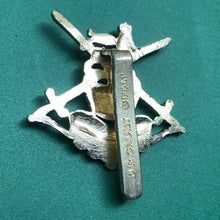 Lade das Bild in den Galerie-Viewer, Original British Army Cap Badge - Junior Leaders Regiment - The Militaria Shop