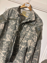 Lade das Bild in den Galerie-Viewer, Surplus US Army ACU Combat Uniform Jacket -Size Medium-Short - The Militaria Shop