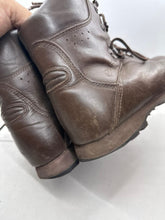 Lade das Bild in den Galerie-Viewer, British Army Surplus Brown Leather Combat Boots - ITURRI - Size UK 9 M - The Militaria Shop