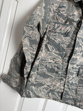 Lade das Bild in den Galerie-Viewer, Surplus US Air Force UCP Uniform Jacket 40 chest - The Militaria Shop