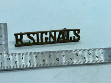 Lade das Bild in den Galerie-Viewer, Original WW1 British Army Royal Signals Regiment Shoulder Title - The Militaria Shop
