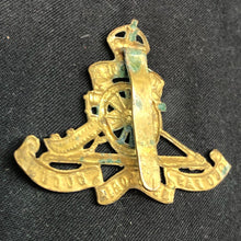 Load image into Gallery viewer, Genuine WW2 British Army Brass Cap Badge - Royal Artillery - The Militaria Shop