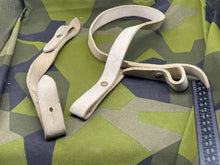 Charger l'image dans la galerie, Original British Army Buff White Leather Sword Hangers / Drum Hangers ? - The Militaria Shop