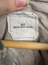 Charger l'image dans la galerie, Surplus US Air Force UCP Uniform Jacket 36R - The Militaria Shop