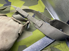 Charger l'image dans la galerie, Original British / Dutch Army 37 Pattern US Army Style Water Bottle Cover - The Militaria Shop