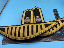 Lade das Bild in den Galerie-Viewer, Pair of Original British Army Grenadier Guards Bandsman's Epaulettes / Wings - The Militaria Shop
