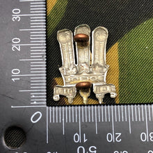 Lade das Bild in den Galerie-Viewer, Original WW1 British Army Collar Badge - 2nd King Edward's Own Gurkha Rifles - The Militaria Shop