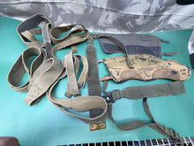Lade das Bild in den Galerie-Viewer, Original Large Group of British Army 37 Pattern Mixed Webbing - The Militaria Shop