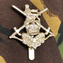 Charger l'image dans la galerie, Genuine British Army Staybrite Cap Badge - Junior Leaders Regiment - The Militaria Shop