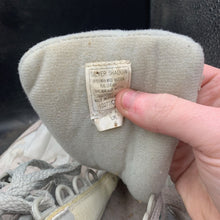 Load image into Gallery viewer, Genuine British Army Surplus White PT Running / Gym Shoes Trainers - Size UK 8 - The Militaria Shop