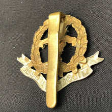 Load image into Gallery viewer, Original WW1 / WW2 British Army Middlesex Regiment Cap Badge - The Militaria Shop