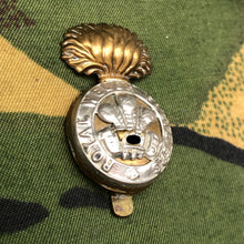 Lade das Bild in den Galerie-Viewer, Original WW1 British Cap Badge - Royal Welch Fusiliers - The Militaria Shop