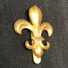 Charger l'image dans la galerie, Original WW2 British Army Cap Badge - Manchester Regiment - The Militaria Shop