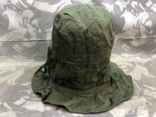 Lade das Bild in den Galerie-Viewer, Original Korean War Era British Army Middle Parka Detatchable Hood - Size Large - The Militaria Shop