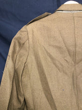 Lade das Bild in den Galerie-Viewer, Original British Army No.2 Dress Uniform Jacket - Grade 1 - Size 176/100/84 - The Militaria Shop