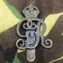Charger l'image dans la galerie, Original WW1 British Army Norfolk Yeomanry George V Cap Badge - The Militaria Shop