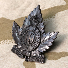 Load image into Gallery viewer, Original Canadian Army WW1 19th Lincoln Regiment Bronze Cap Badge - The Militaria Shop
