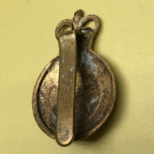 Lade das Bild in den Galerie-Viewer, Original British Army Cap Badge - 7th Queen's Own Hussars - The Militaria Shop