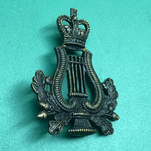 Load image into Gallery viewer, Original British Army Cap Badge - Musicians / Bandsman - The Militaria Shop